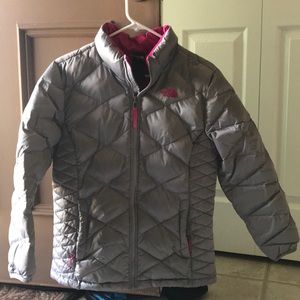 Beautiful Northface Girls Gray Puffy  fits women’s small..Great condition